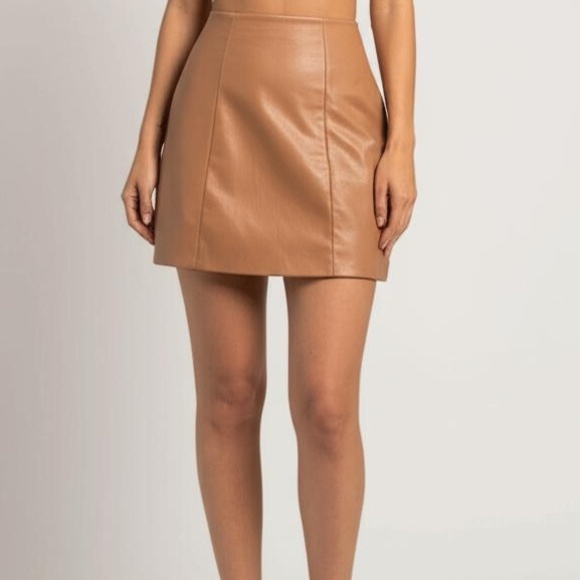 NWT Commando Faux Leather Mini Skort Womens Size S Tan Lined Vertical Seam Chic - Picture 1 of 5